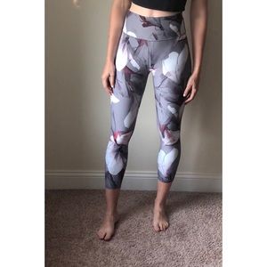 High waisted 3/4 length Fabletics leggings